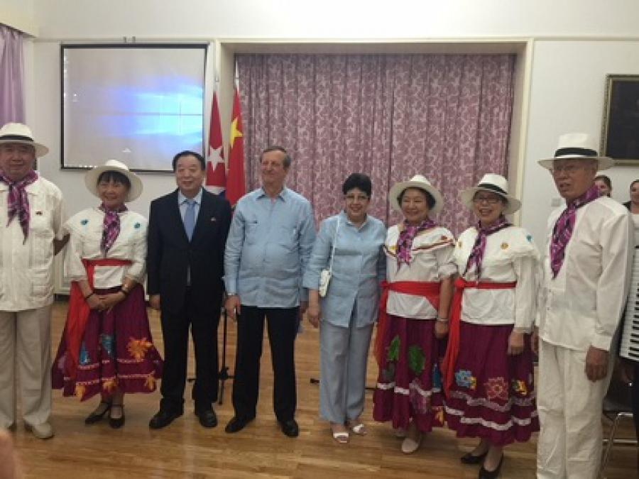 Chinos graduados en Cuba patentizan su solidaridad con la mayor de las Antillas
