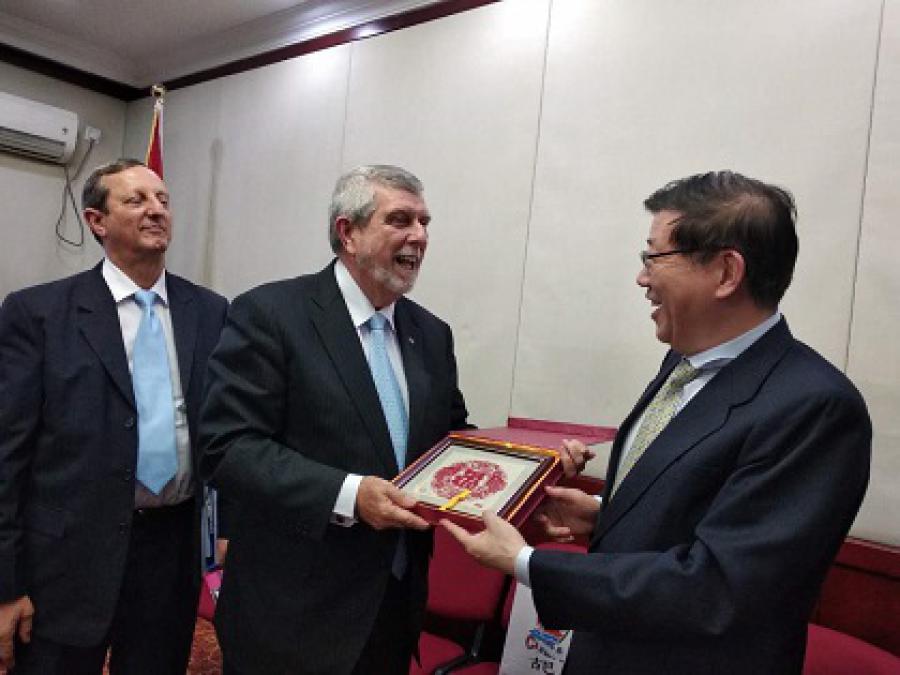 Cuba y China proyectan fortalecer los intercambios de experiencias en áreas de interés mutuo