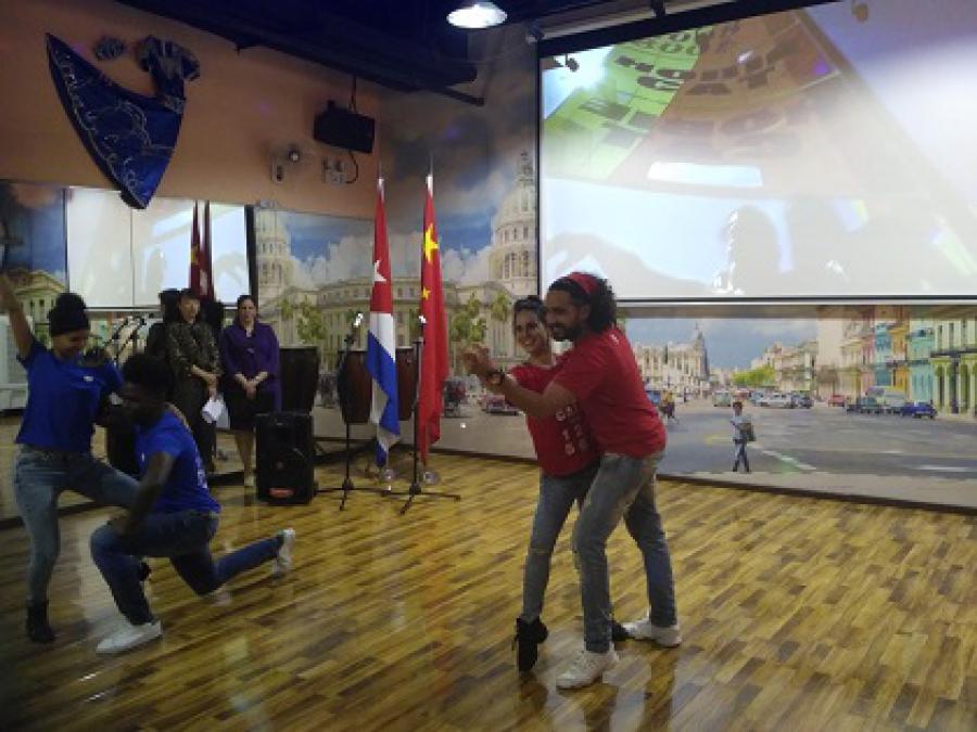 在华古巴民众参加庆祝古巴文化日活动