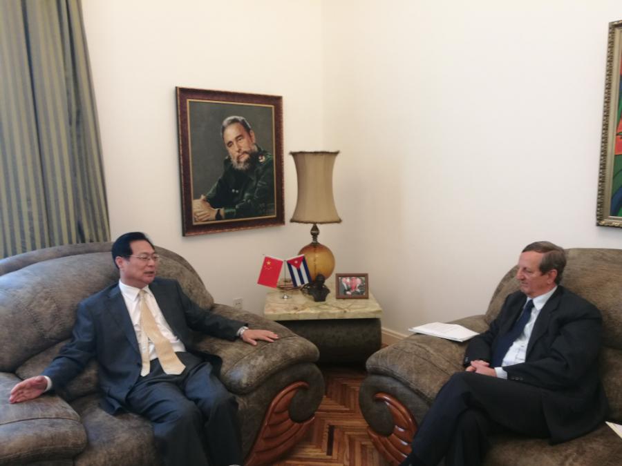 Sostiene Embajador cubano encuentro con Vicepresidente de la Asociación de Amistad del Pueblo Chino con el Extranjero
