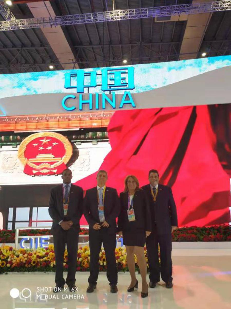 Delegación cubana de alto nivel participa en inauguración de la Segunda Exposición Internacional de Importaciones de China.