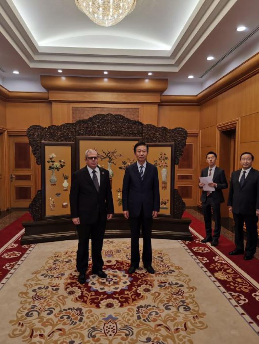 中古两国重申了两国间的深厚友谊 中古两国重申了两国间的深厚友谊