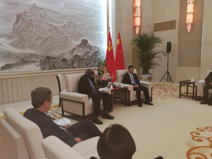 Recibe el Jefe del Departamento Internacional del Partido Comunista de China al Presidente del Parlamento cubano.