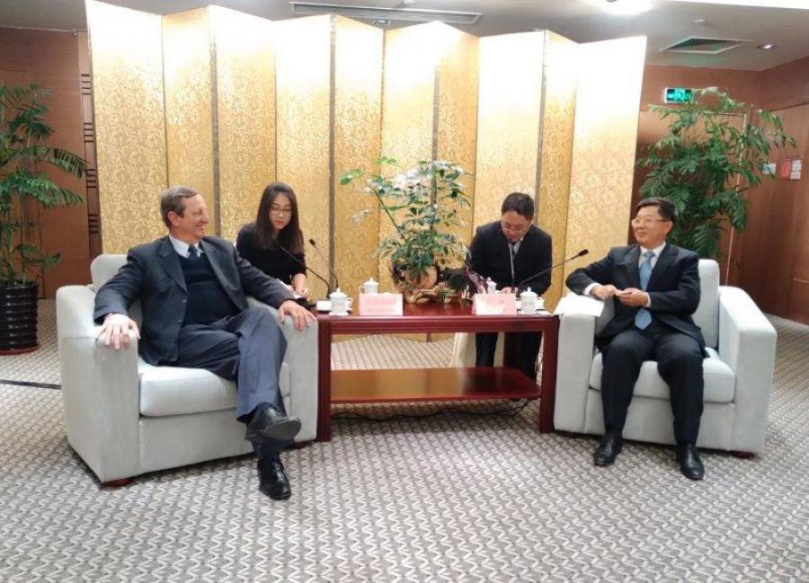Vicealcalde de la ciudad de Dalian ratifica interés en ampliar la cooperación con Cuba. 