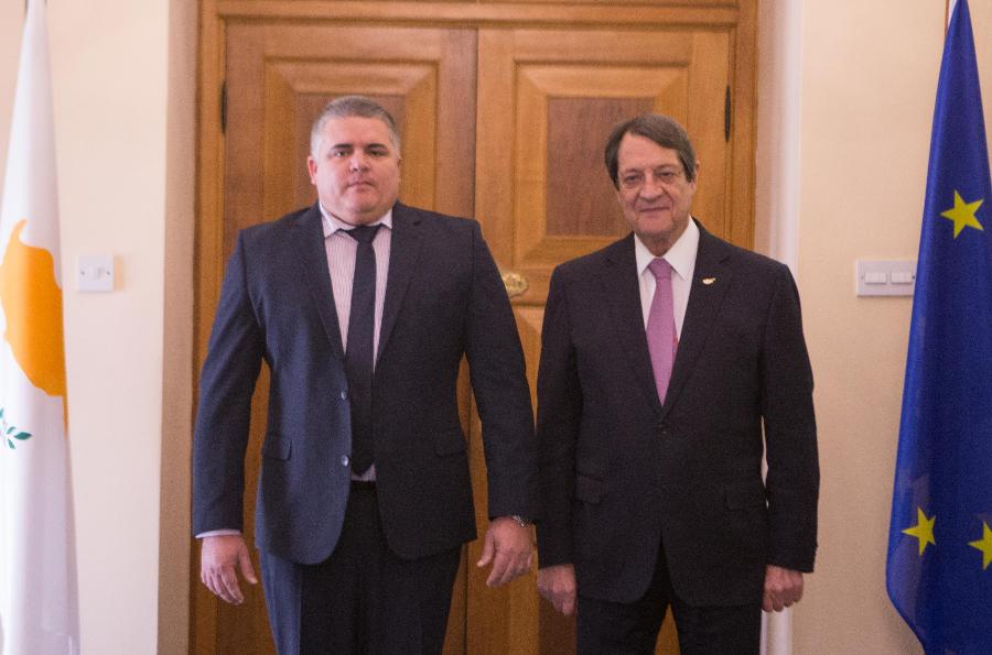 THE PRESIDENT OF CYPRUS RECEIVES THE CREDENTIAL LETTERS OF THE CUBAN AMBASSADOR.