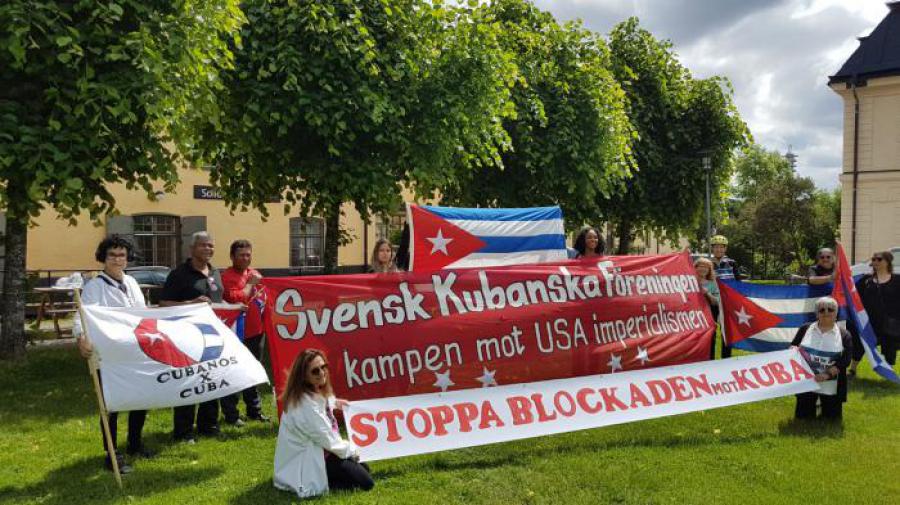 President Biden Unblock Cuba NOW», fue el mensaje que predominó en estas acciones, aprovechando que ese mandatario participará en el foro de la OTAN y la Unión Europea .