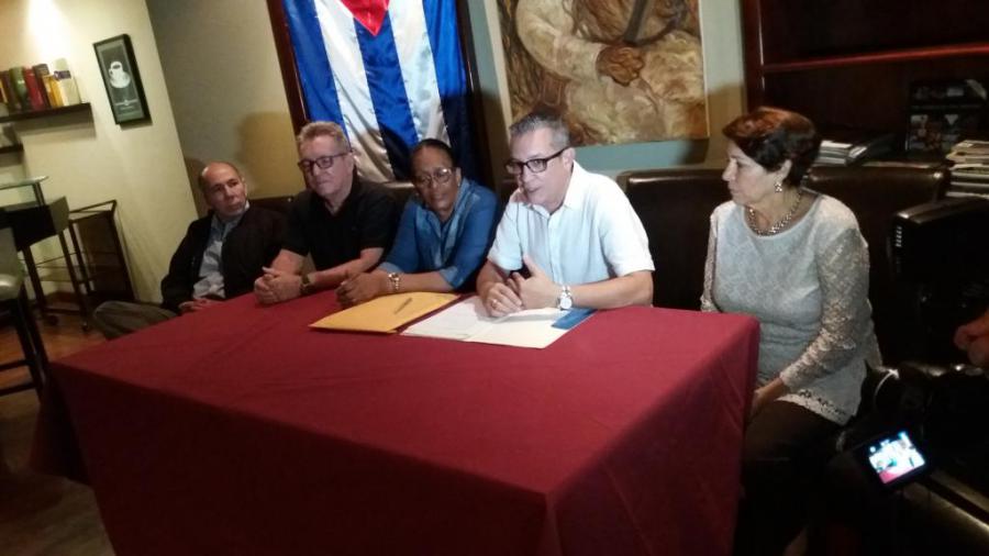 Lugo Fonte fue elegido Diputado a la Asamblea Nacional del Poder Popular en 1976 y ratificado en 1981 y 1986. En este último año fue electo miembro del Consejo de Estado Autor: Granma | internet@granma.cu 14 de noviembre de 2016 18:11:53 En la mañana de hoy falleció en esta capital a la edad de 81 años, víctima de una repentina afección cardiovascular, el compañero Orlando Lugo Fonte. Nació en San Luis, Pinar del Río. De origen humilde, cursó sus primeros estudios y, desde muy joven, comenzó a trabajar en