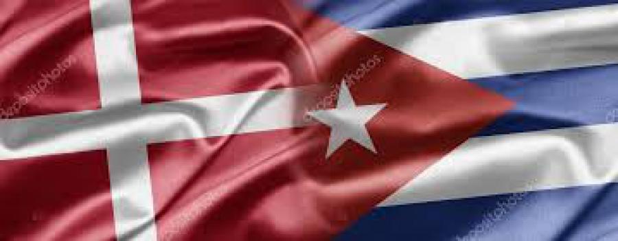 Recibe el Embajador de Cuba al Presidente del Partido Comunista danés en la Sede diplomática de Copenhague.