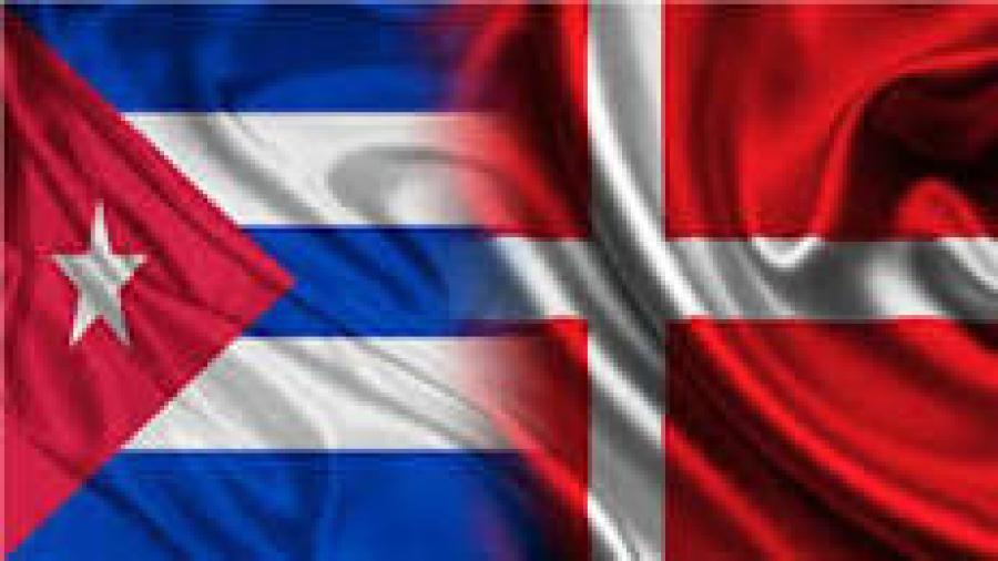 El Embajador designado recibe al Director de Svane Rejser en la sede diplomática cubana en Copenhague.