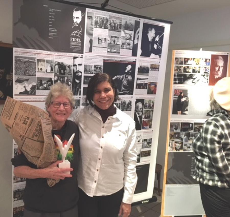Embajadora de Cuba en Dinamarca junto a Gerd Berlev, premio 2018 de Artistas por la Paz