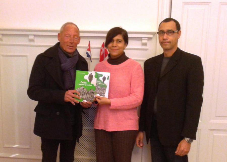 A book about the history of Cuba available in Danish bookstores