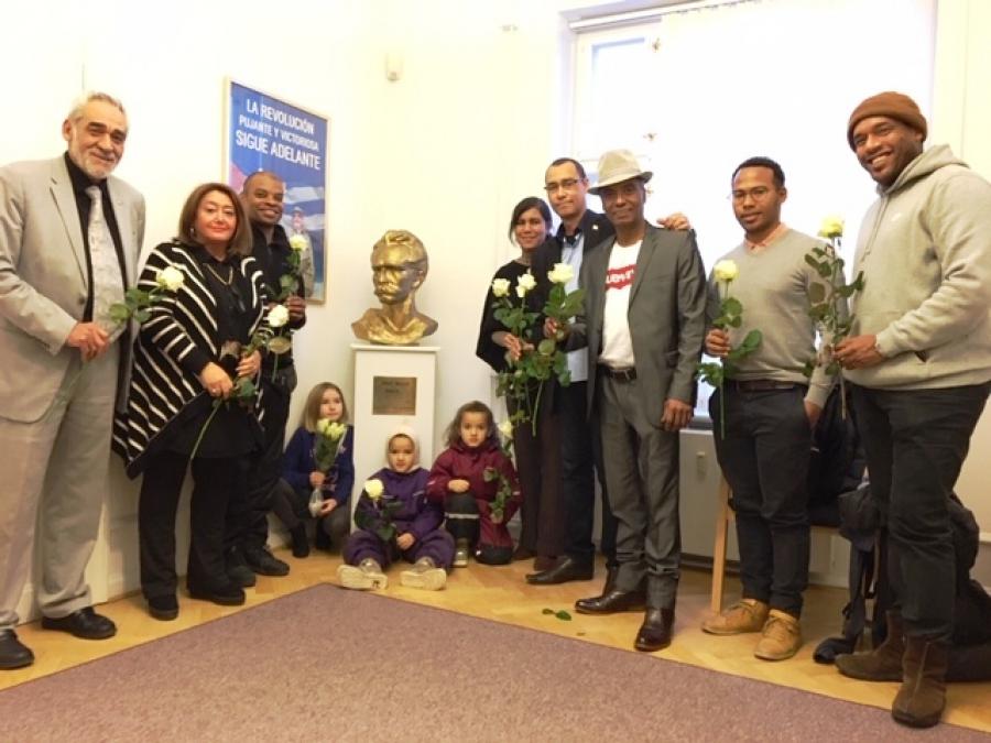 Cubans and Danes paid tribute to Marti on the 166th anniversary of his birthday