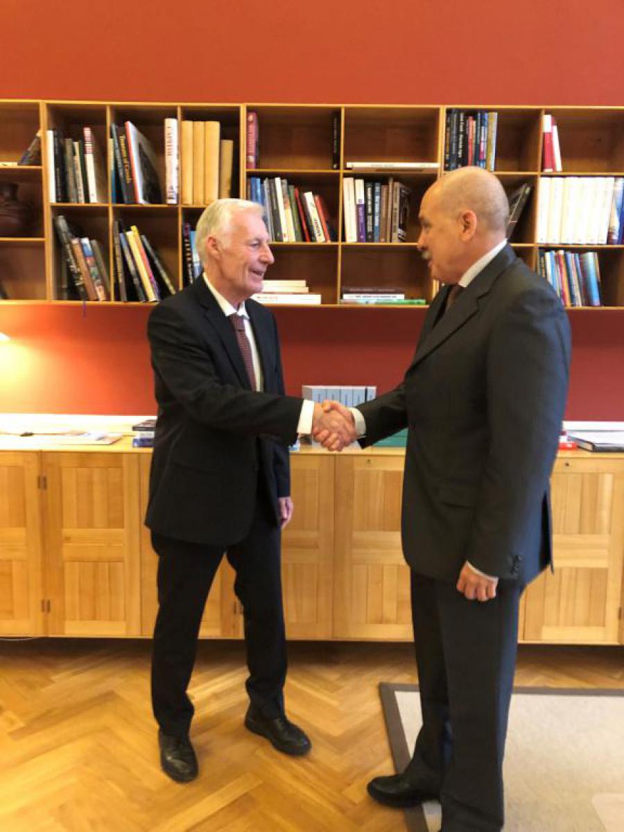 President of the Danish Parliament receives the Ambassador of Cuba.