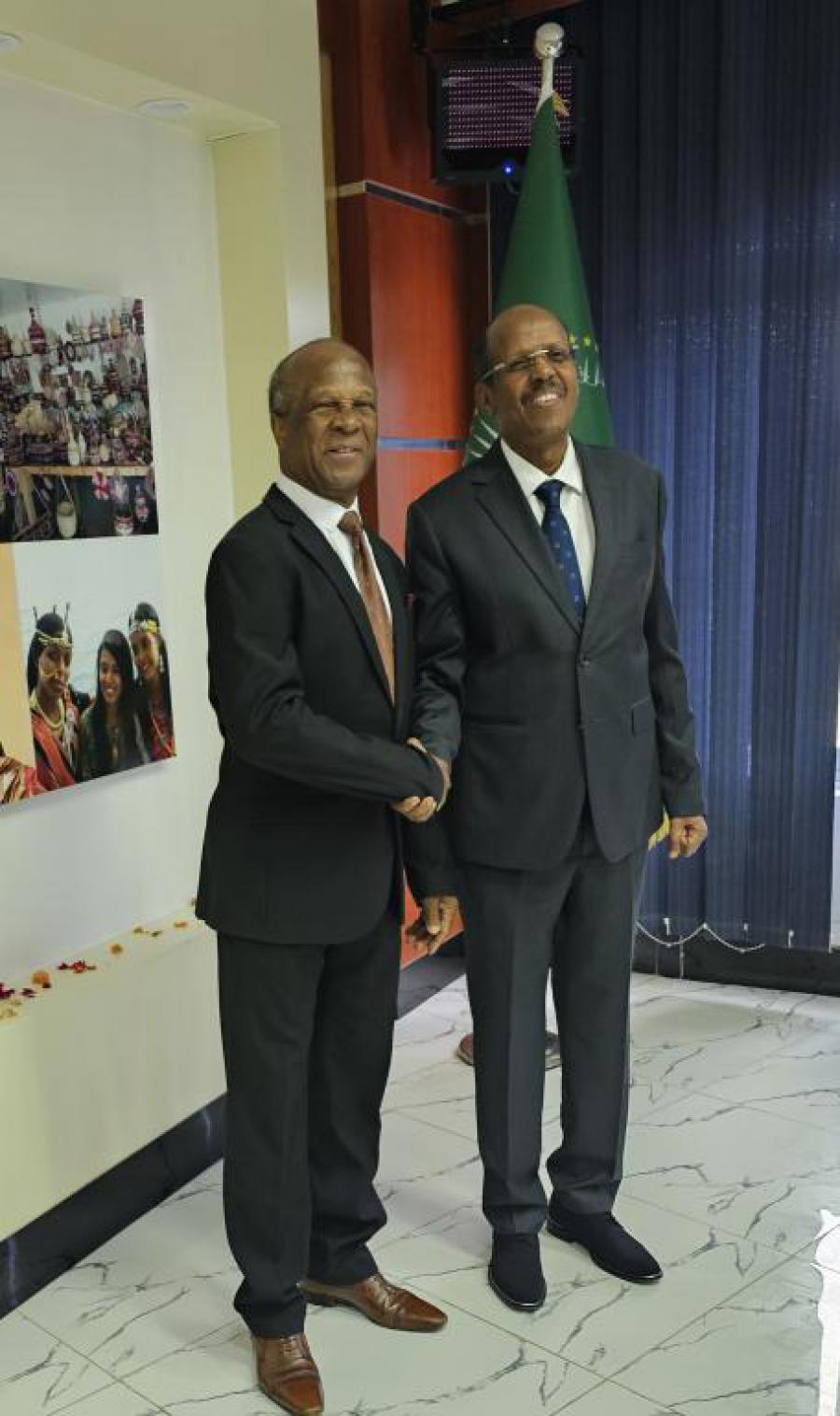 Felicita embajador cubano a canciller de Yibuti por su elección al frente de la Comisión de la Unión Africana UA