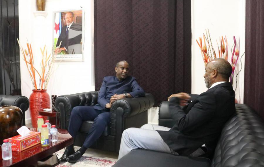 Le ministre de la Communication a reçu le nouvel ambassadeur Cubain accrédité à Djibouti