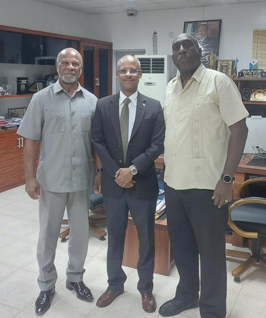 Le ministre djiboutien de la Santé reçoit l'ambassadeur de Cuba