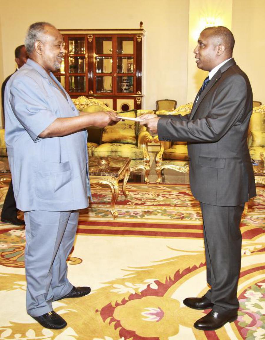 Ambassadeur de Cuba à Djibouti présente ses Lettres de Créance.