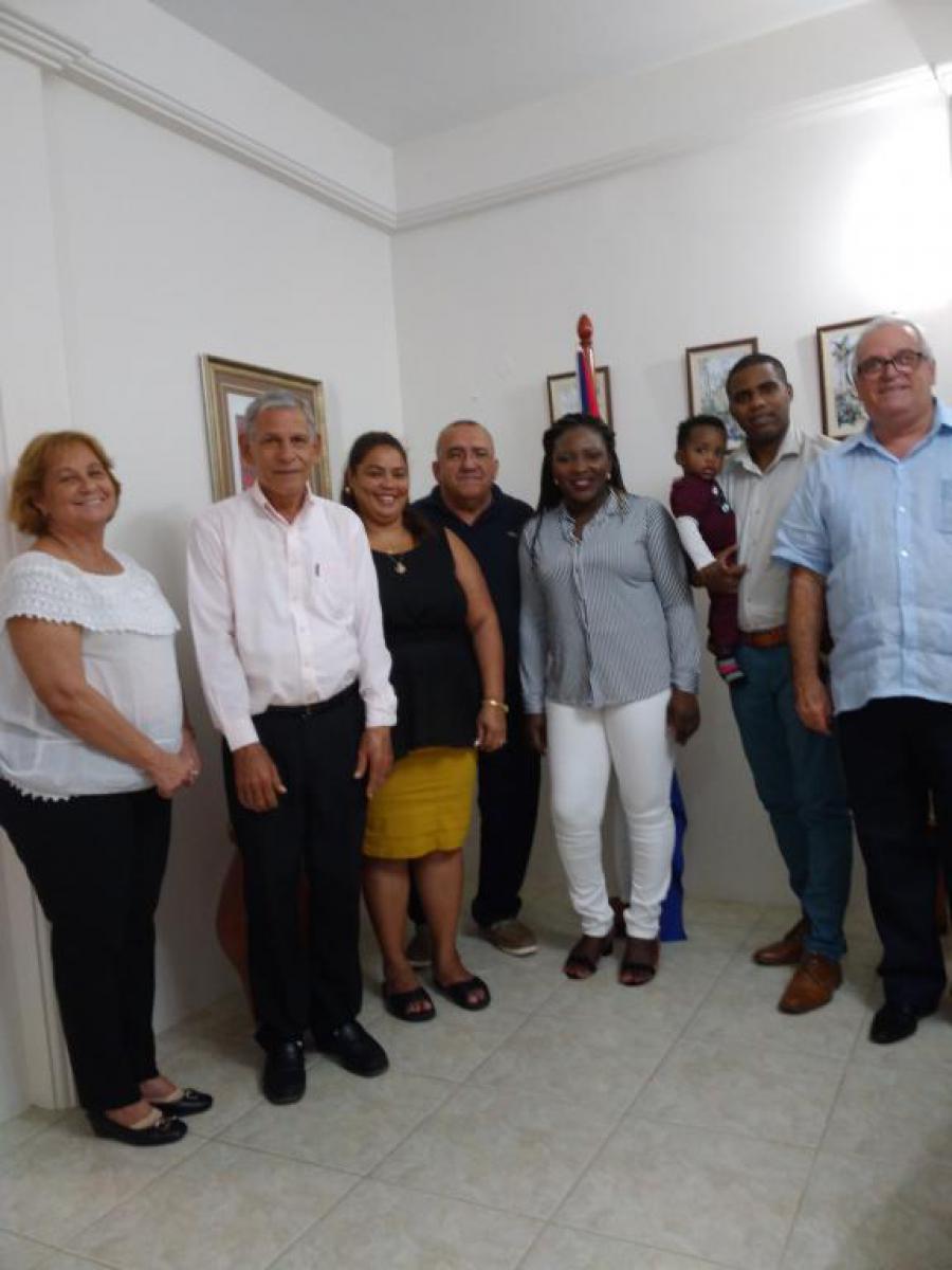 Se reune Embajador de Cuba con una representacion de cubanos residentes en Dominica