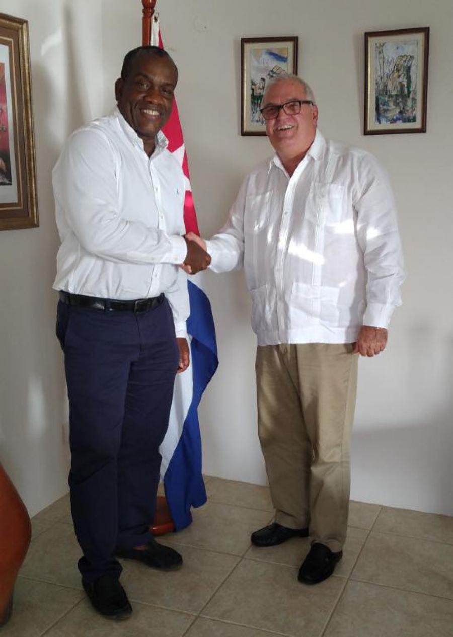 Condena líder de la oposición en Dominica política hostil del gobierno de los EE.UU. contra Cuba.