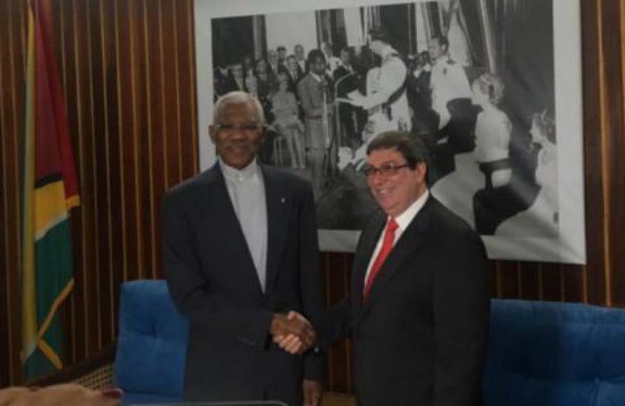 Recibe Presidente de Guyana al Canciller cubano
