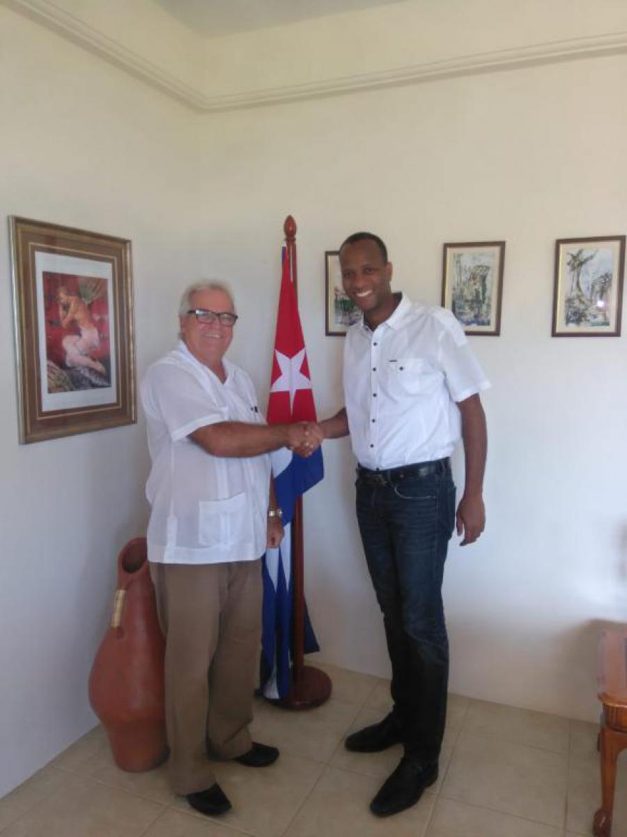Embajador de Cuba recibe a Ministro de Información, Ciencia, Telecomunicaciones y Tecnología de Dominica