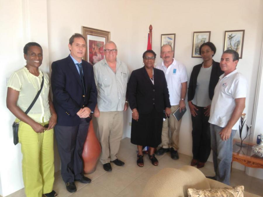 Recibe Embajador de Cuba en Dominica a funcionarios de educación y de la oficina del PNUD en este país