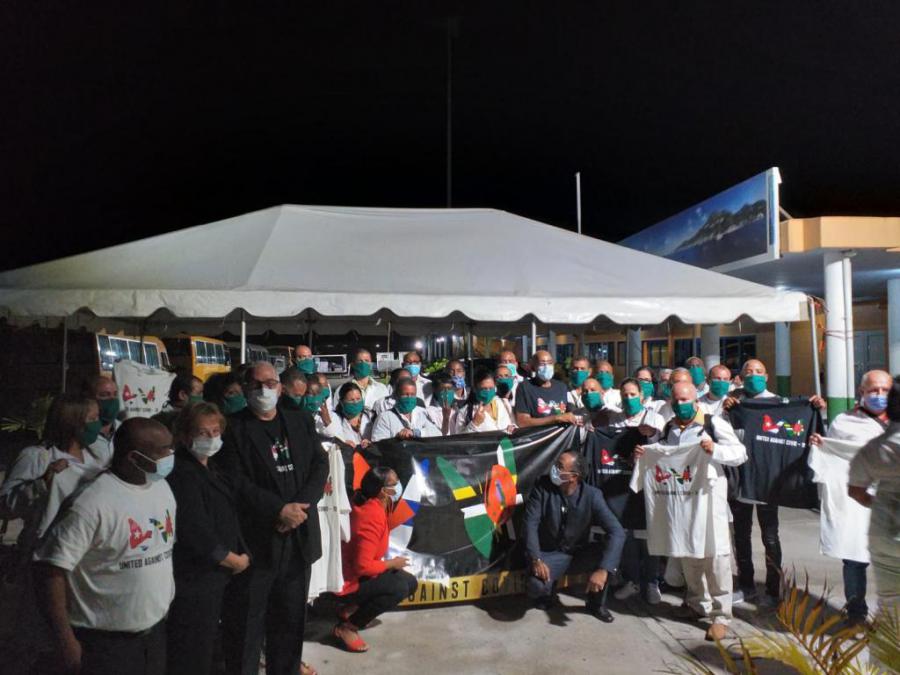 Arriba a Dominica Brigada del Contingente Internacional Cubano de Salud “Henry Reeve” para combatir el COVID - 19