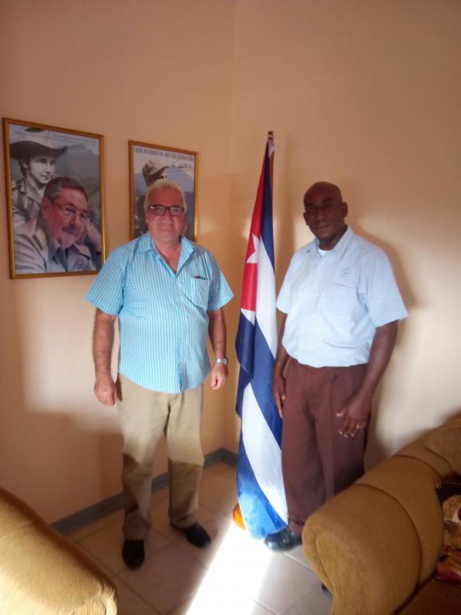 EMBAJADOR DE CUBA EN DOMINICA REALIZA ENCUENTRO CON DIRECTIVO DE ASOCIACION DE SOLIDARIDAD.