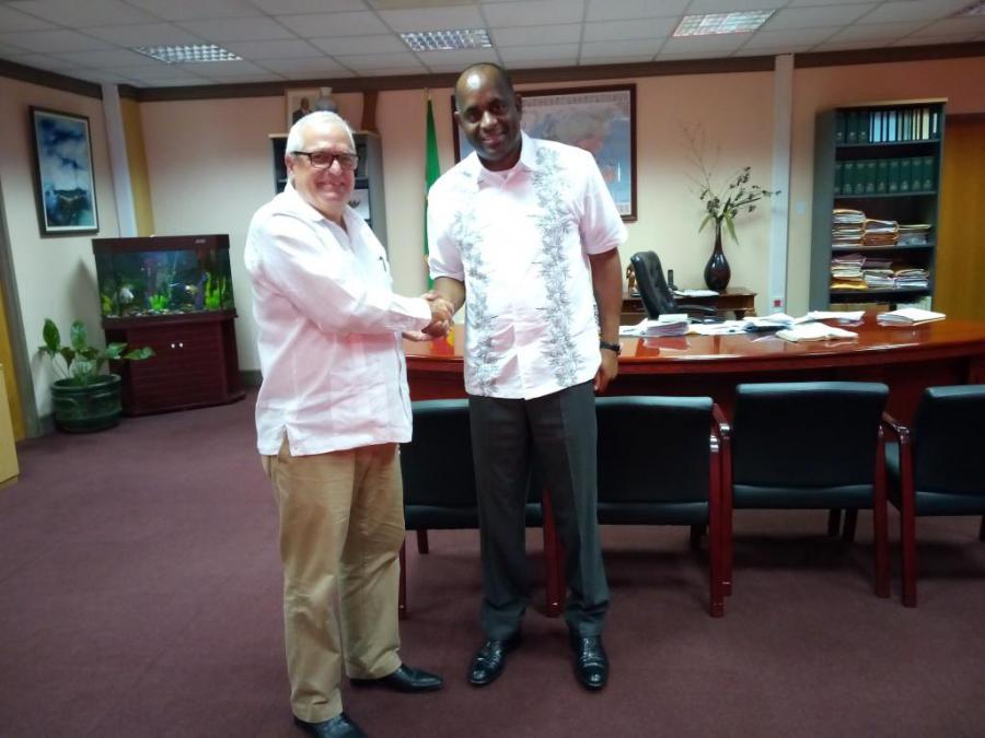 Recibe Primer Ministro de Dominica a Embajador de Cuba.