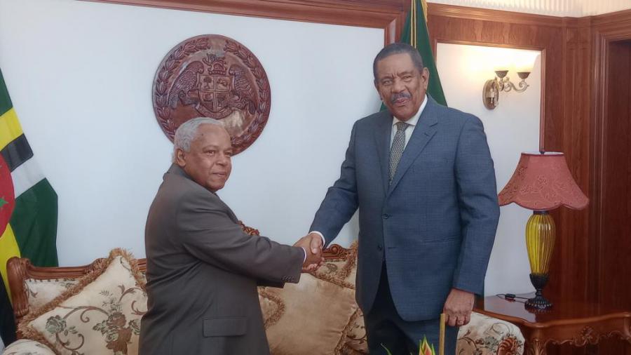 Presenta Cartas credenciales nuevo embajador cubano en Dominica 