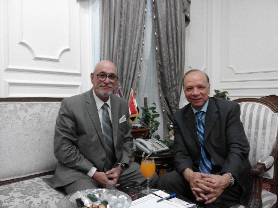 Encuentro embajador cubano con Gobernador de El Cairo