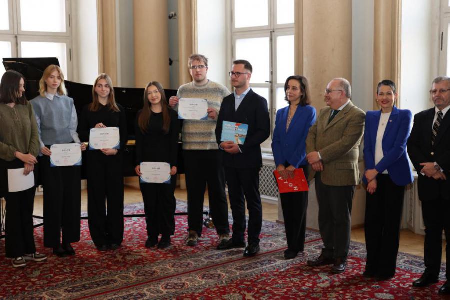 Embajador de Cuba en Eslovaquia participa en la entrega de Premios de la 34 edición de las  Olimpiadas de Español