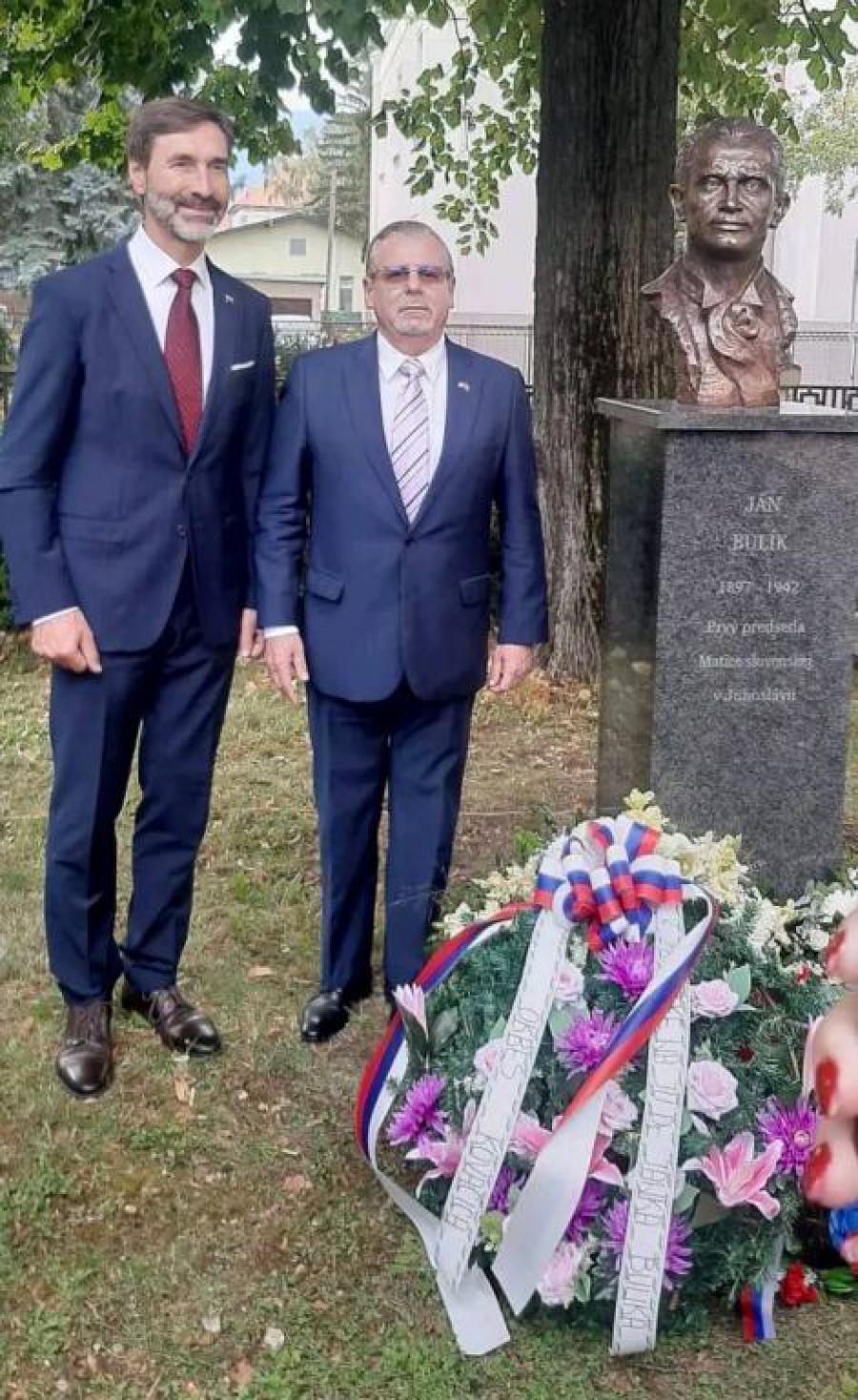 Participa embajador en inauguración de busto en memoria del patriota eslovaco Janko Bulik