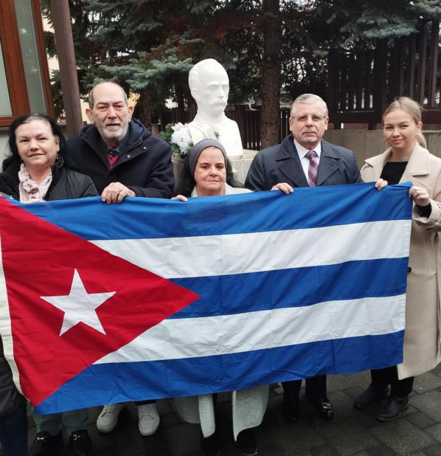 Homenaje a José Martí en el aniversario 172 de su natalicio