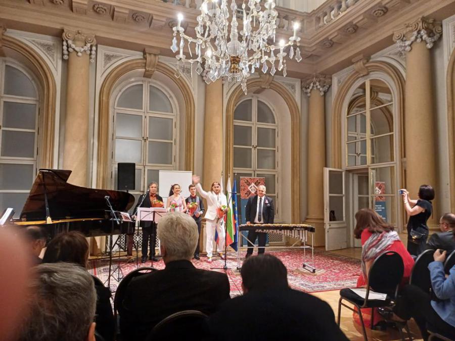 Embajador cubano asiste a recepción en ocasión de la fiesta nacional de Bulgaria