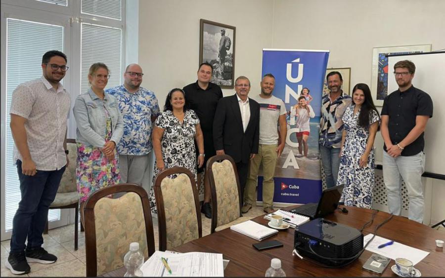 Embajada de Cuba en Eslovaquia realiza presentación sobre eVisaCuba a agencias de viajes eslovacas
