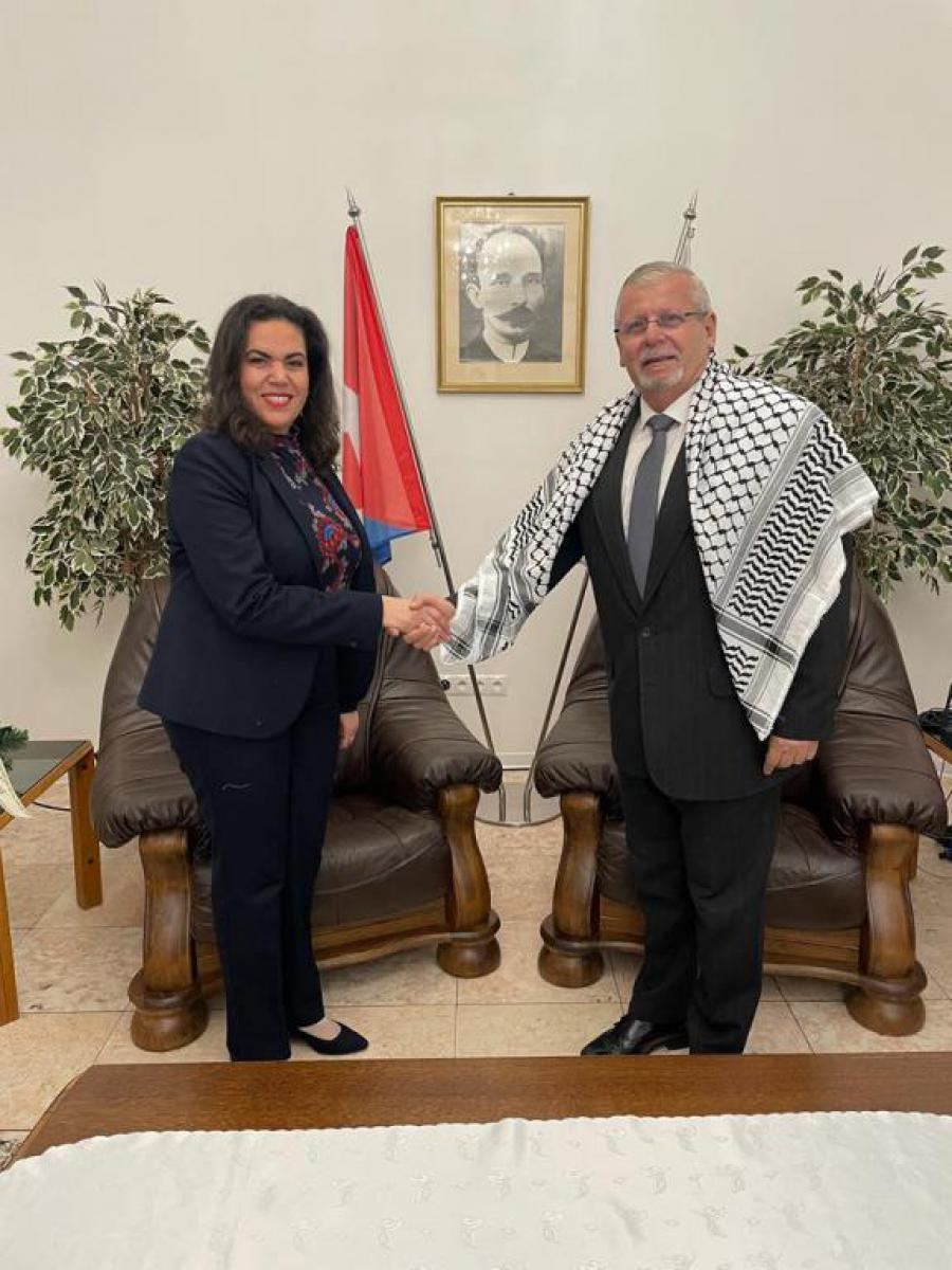 Recibe Embajador cubano a la Excma. Sra Safa Khaldi, Embajadora del Estado de Palestina.