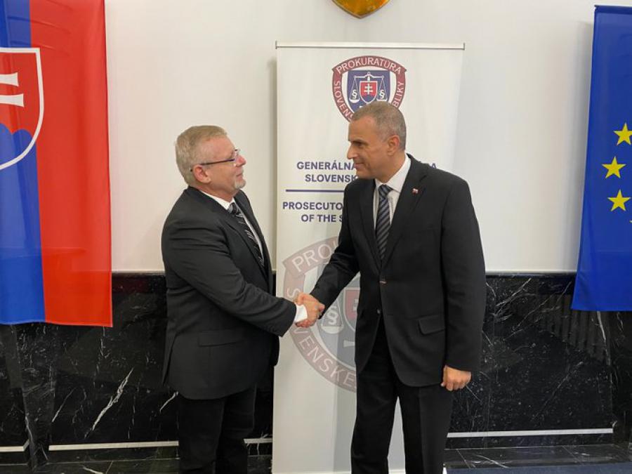 Embajador de Cuba sostiene encuentro con Dr. Maroš Žilinka, Fiscal General de Eslovaquia