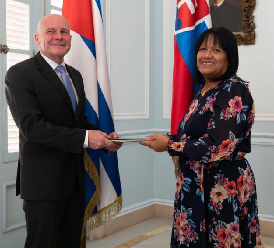 Recibe Viceministra de Relaciones Exteriores de Cuba las Copias de Estilo del Embajador de Eslovaquia