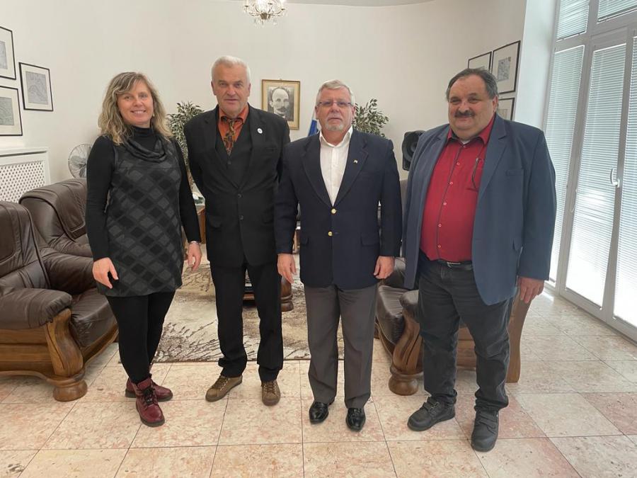 Embajador de Cuba sostiene encuentro con Lubomir Rejko, presidente de la Asociación de cooperación y solidaridad eslovaco-cubana "José Martí".