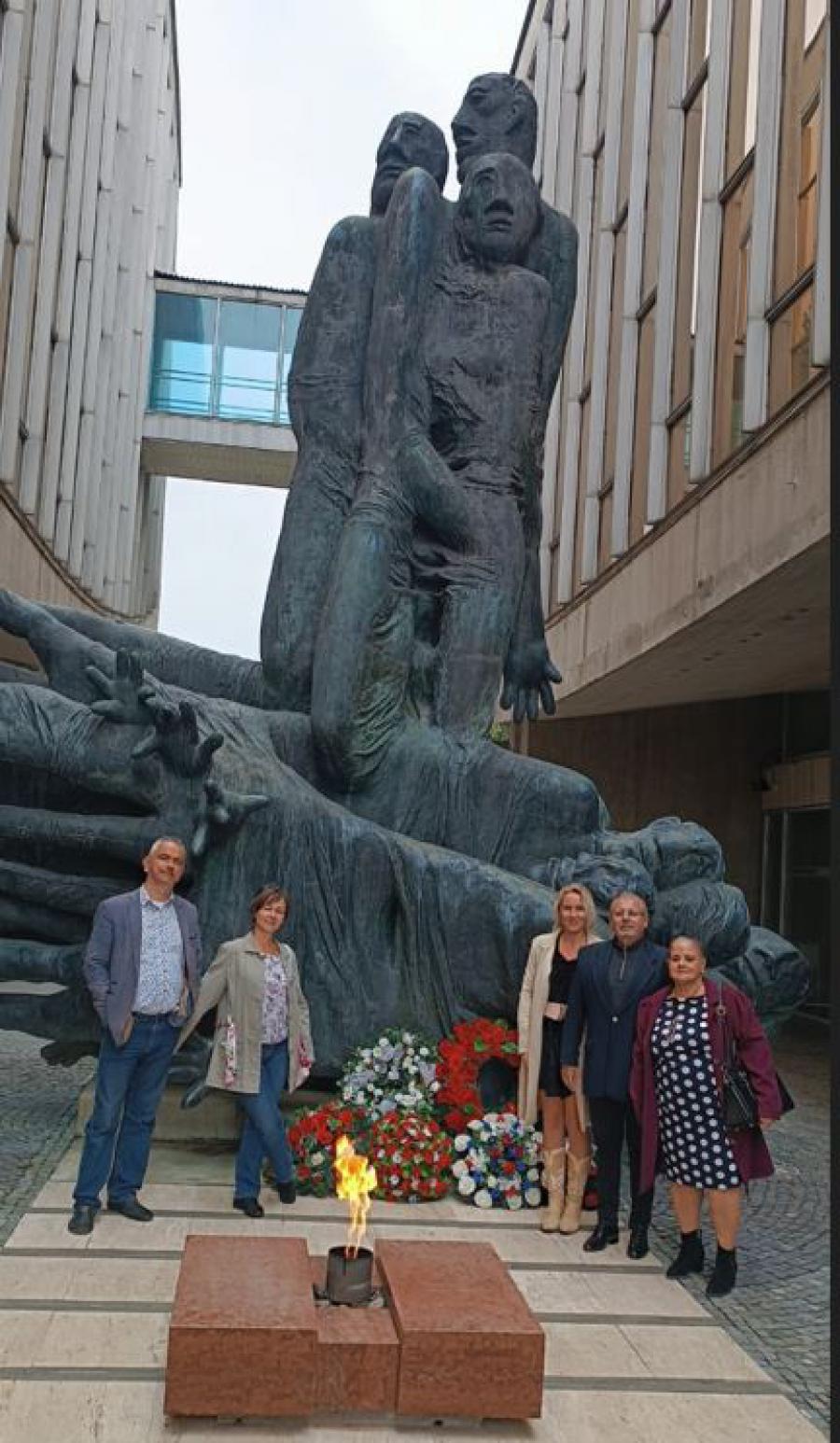 Embajador de Cuba visita el Museo del Levantamiento Nacional Eslovaco.