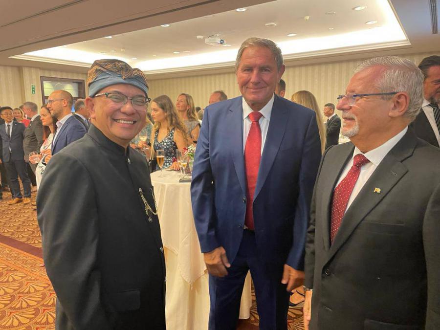 Asiste Embajador cubano a actividad en ocasión del 78 aniversario de la independencia de Indonesia.