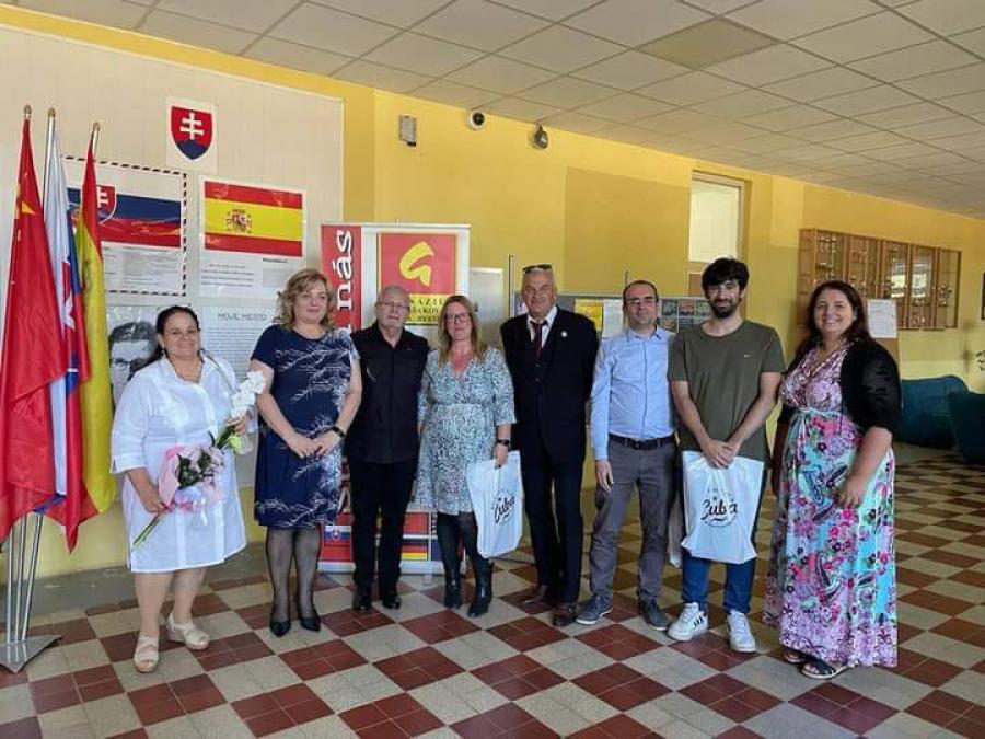 Visita del Embajador de Cuba en Eslovaquia al Instituto Mikuláš Kováč.
