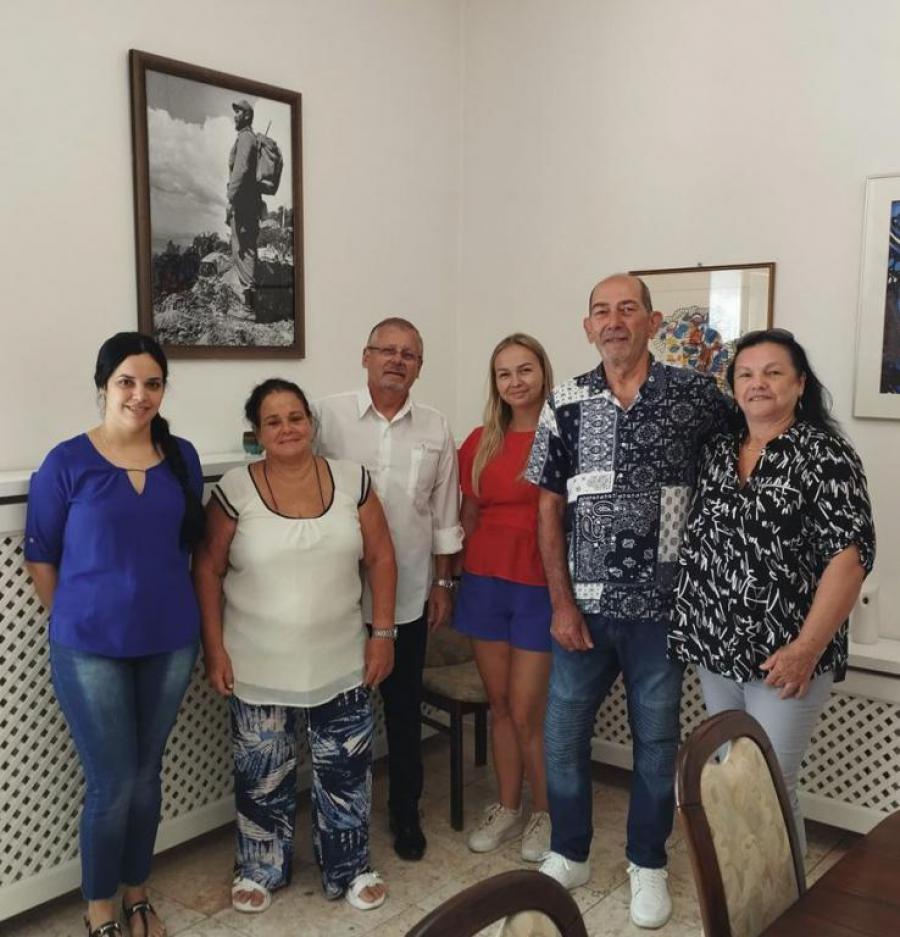 Rinden tributo en Eslovaquia al líder histórico de la Revolución cubana, Fidel Castro Ruz, en el 98 aniversario de su natalicio.