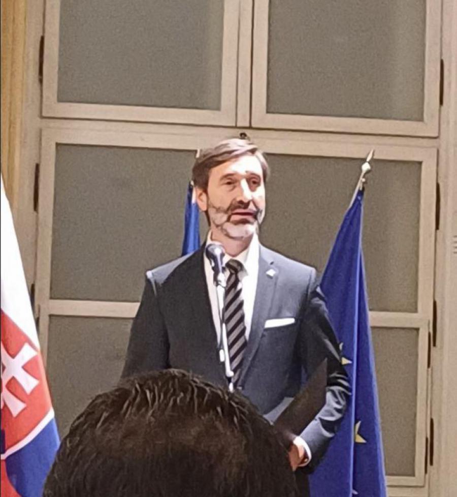 Embajador de Cuba asiste a las recepciones por las fiestas nacionales de Albania y Rumanía.