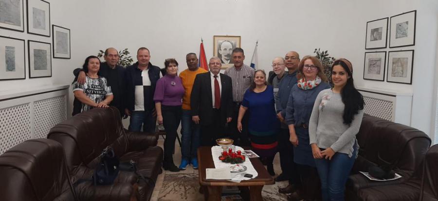 Encuentro de Cubanos residentes en Eslovaquia en la Embajada de Cuba