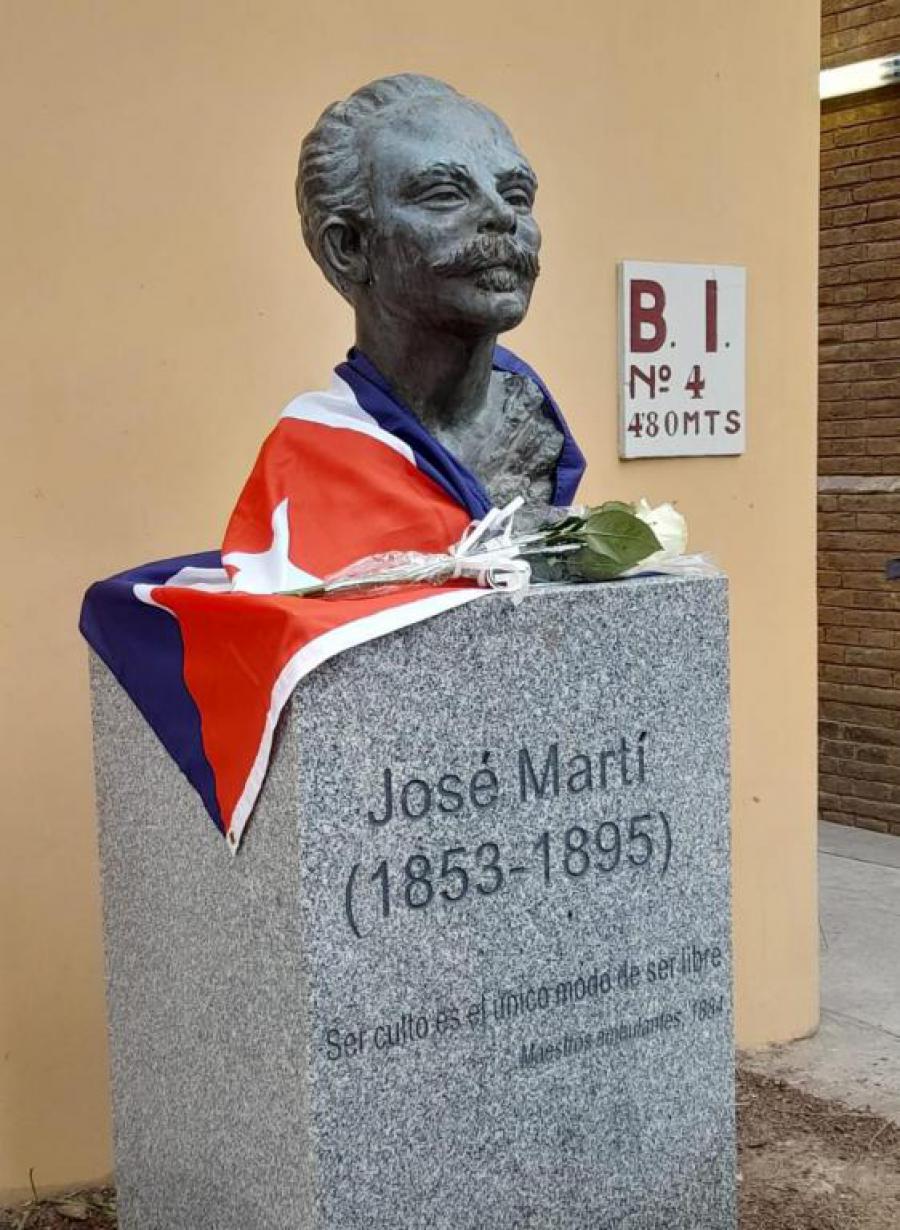 Rinden homenaje al apóstol José Martí en la ciudad de Barcelona en el Aniversario 170 de su Natalicio