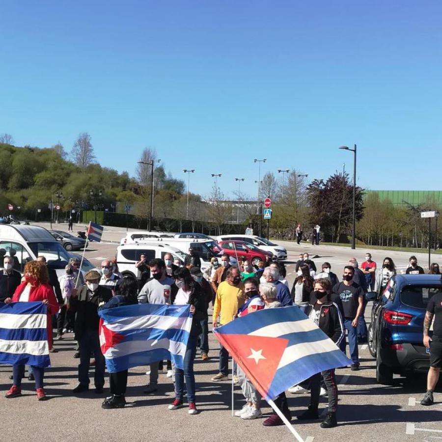 Se realiza en Asturias una caravana en contra del Bloqueo a Cuba