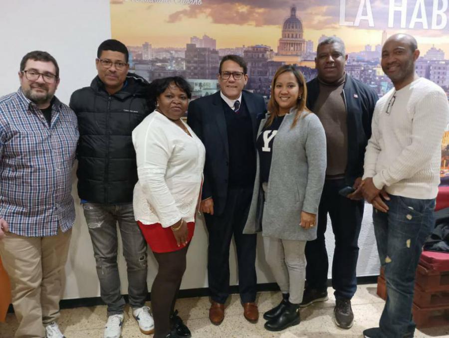 Miembros de la Asociación Cultural de Cubanos Residentes en Blanes ratifican su amor y apoyo a Cuba