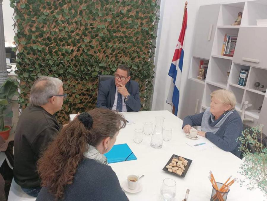 Sostiene Cónsul General en Barcelona encuentro con Asociación de Solidaridad con Cuba